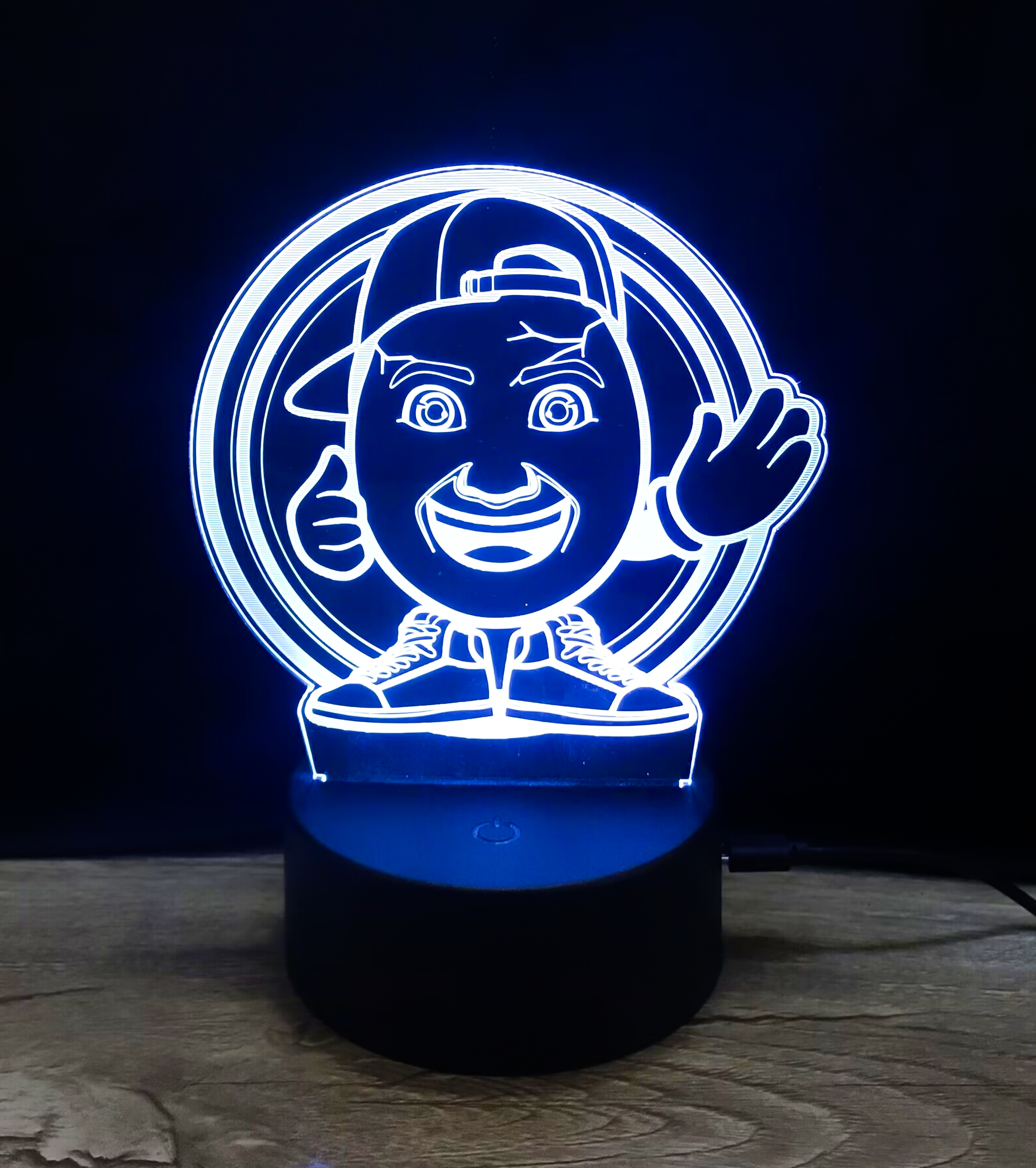 Leuchtende ClashGames 3D-LED-Lampe in kräftigem Blau mit Clashi-Design – stylisches Nachtlicht für Gamer und Fans der Marke.