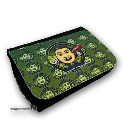 Grüne Geldbörse im ClashGames-Design mit Comicfigur, Geldscheinen und rotem #Ehrenhop-Schild – ein stylisches Accessoire für Fans.

