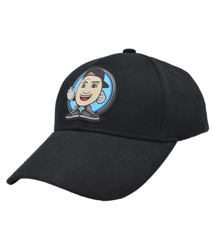 Schwarze Basecap mit ClashGames Cartoon-Logo – rundes Emblem mit lächelnder Figur, Basecap und Sneakers. Hochwertige Stickerei auf der Vorderseite, größenverstellbar und ideal als Fanartikel für Gamer.