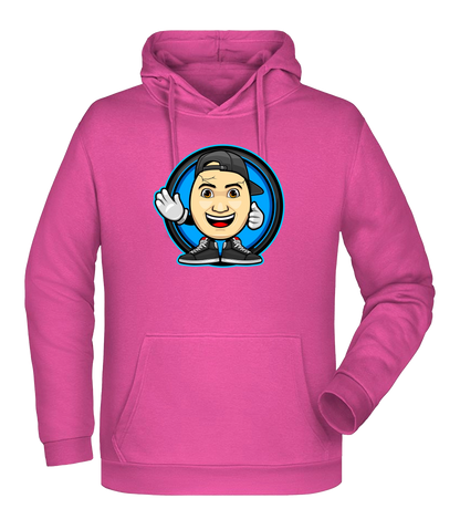 Hoodie mit großem Emote-Frontmotiv von ClashGames, Cartoonkopf mit Basecap, Sneakers und Handschuhen vor blauem Kreis.