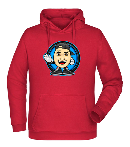 Hoodie mit großem Emote-Frontmotiv von ClashGames, Cartoonkopf mit Basecap, Sneakers und Handschuhen vor blauem Kreis.